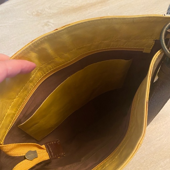 Tano Leather Shoulder Bag - Picture 4 of 6